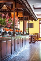 Desayuno buffet diario (USD 7 por persona)