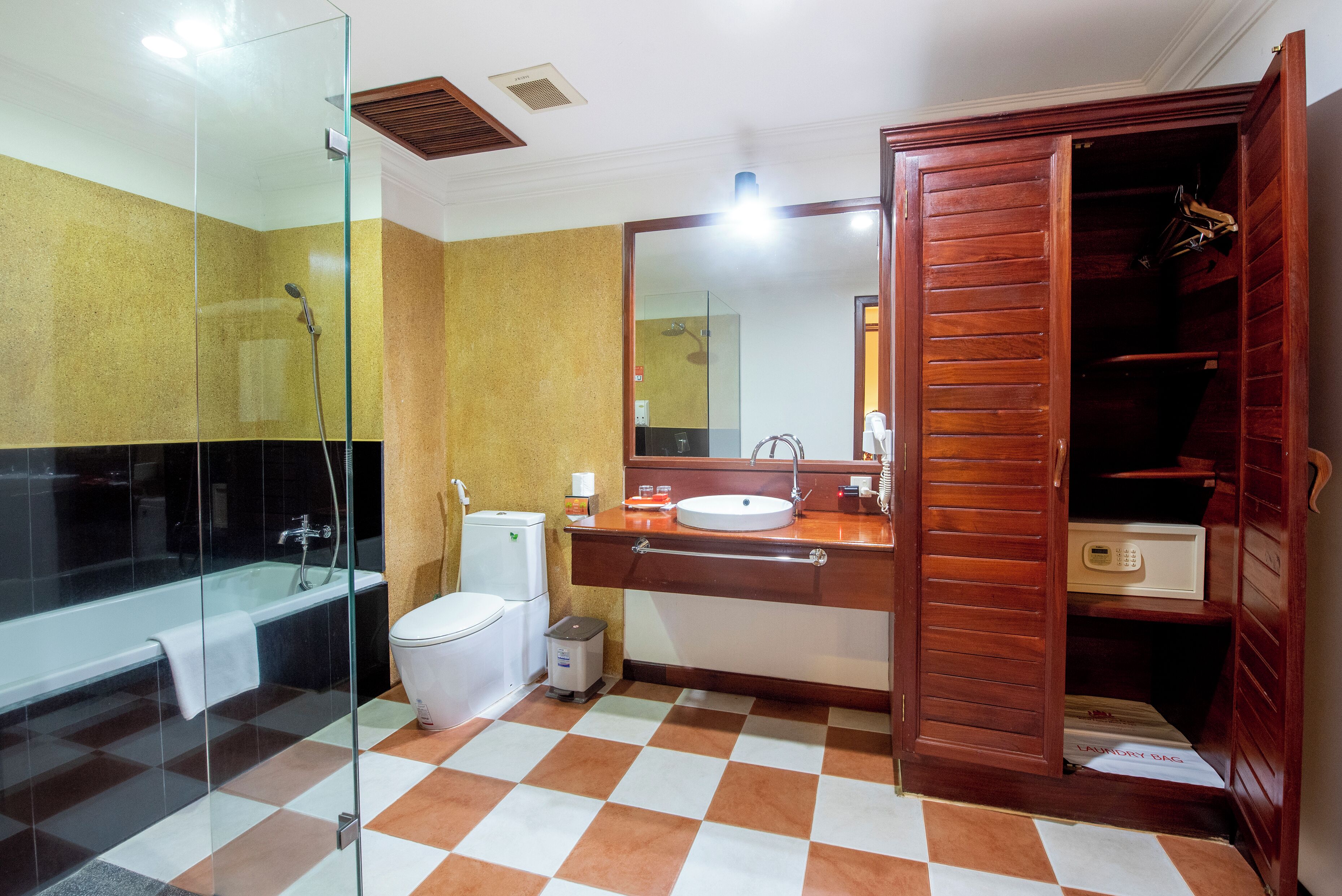 Photo - Royal Crown Hotel & Spa