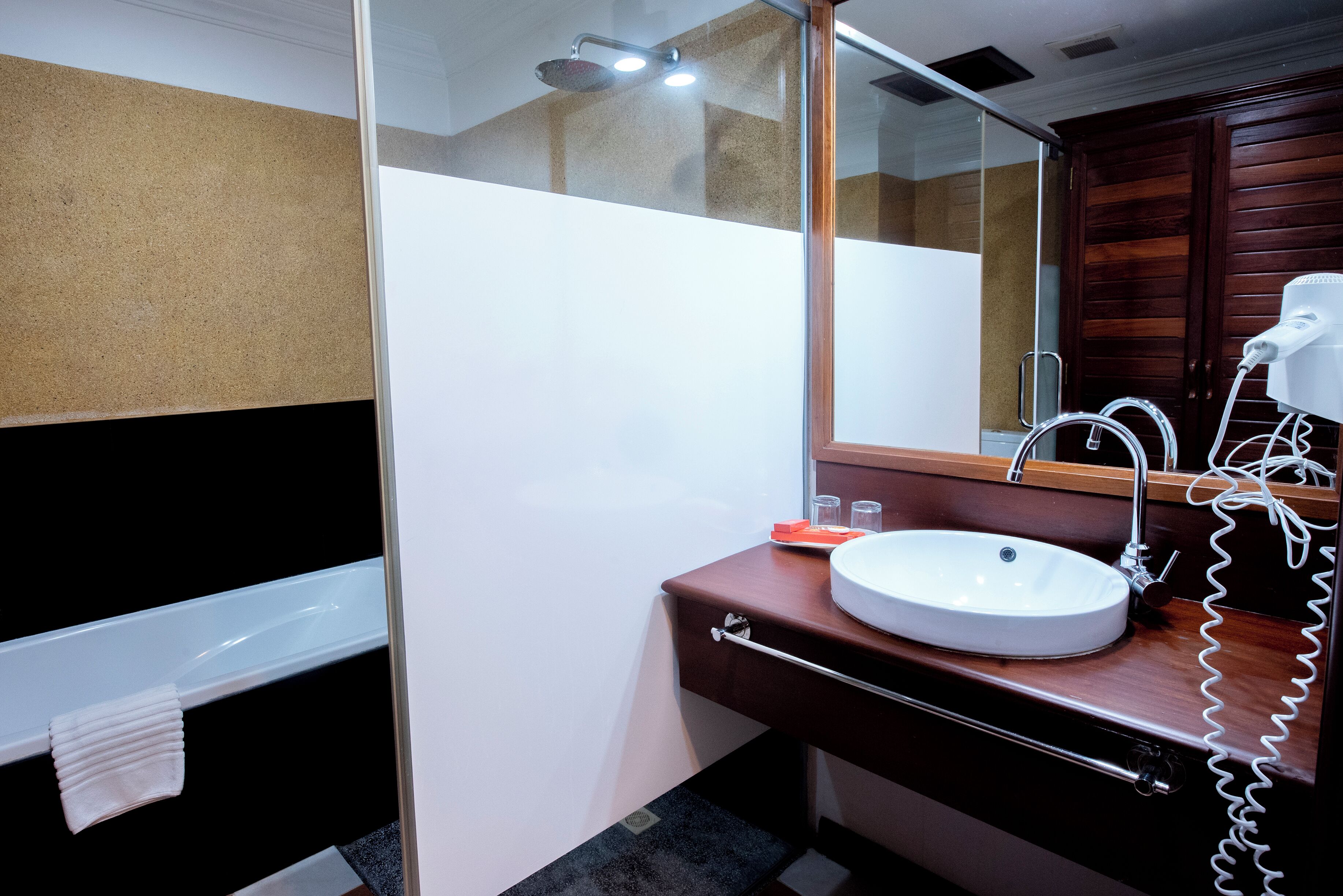 separate bathtub and shower, deep-soaking bathtub, free toiletries