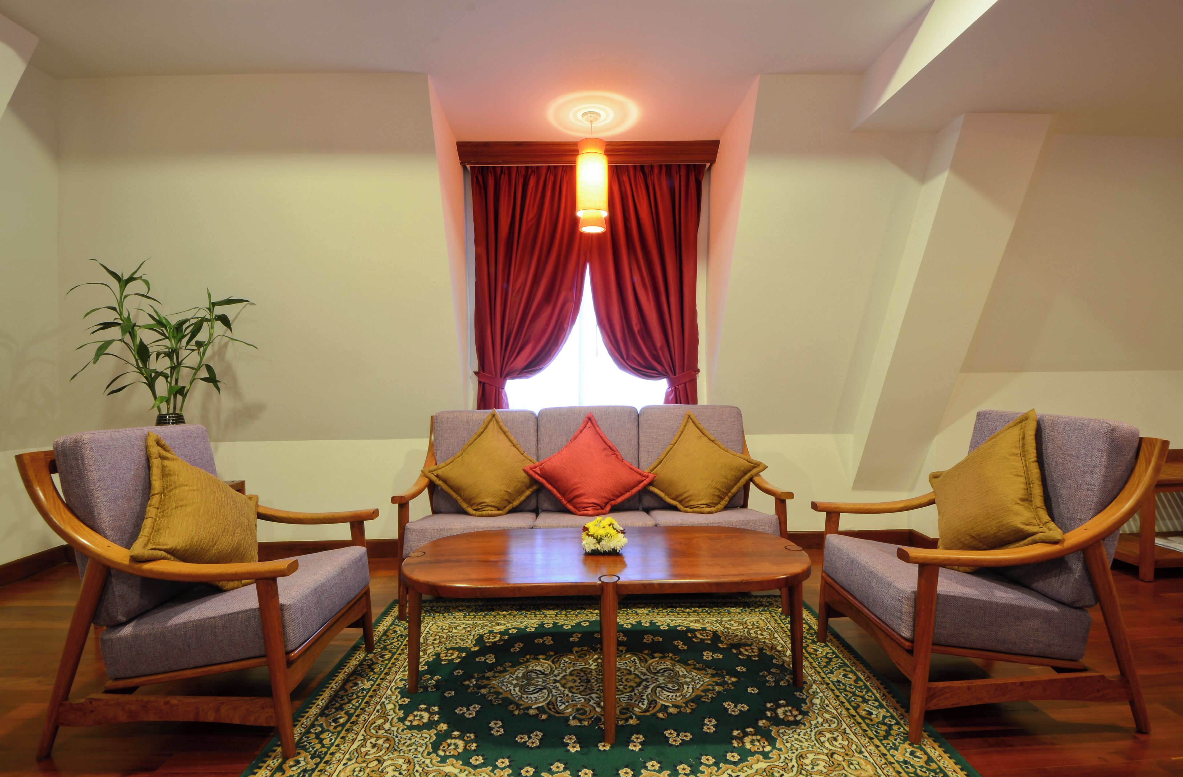 penthouse suite | living area | 32-inch lcd tv with satellite channels, tv