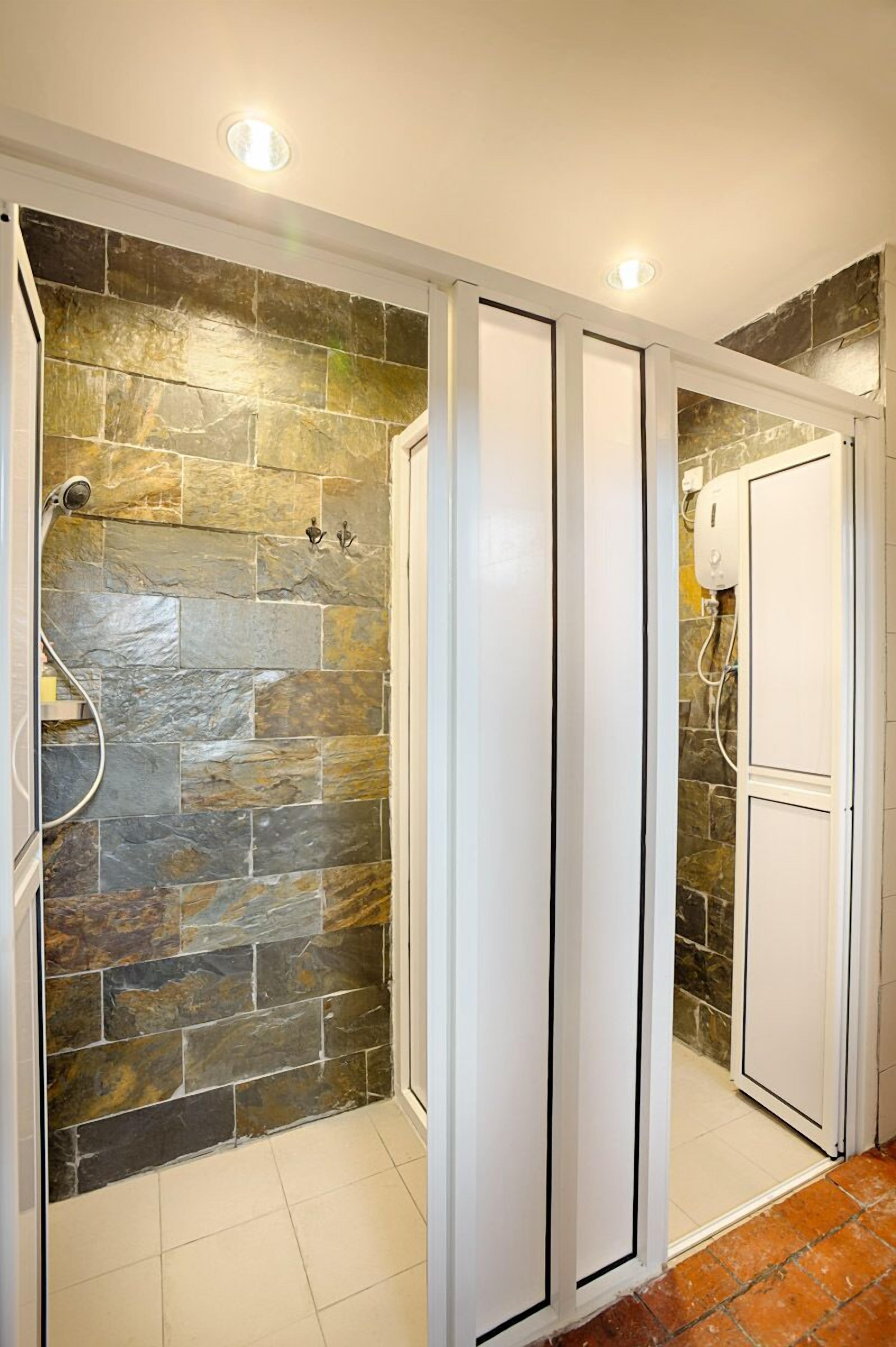 shower, free toiletries, towels