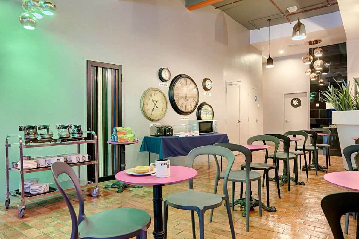 Se ofrece un desayuno típico de la región (11 MYR por persona)