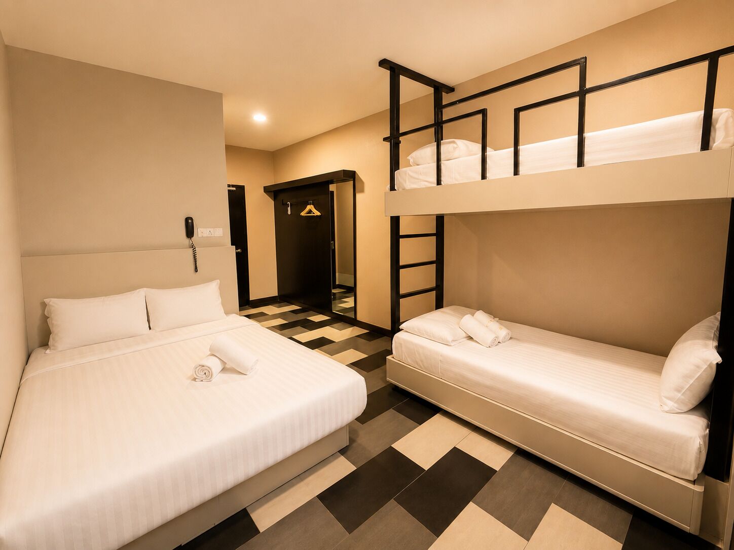 Deluxe Quadruple Room | In-room safe, desk, blackout drapes, free WiFi