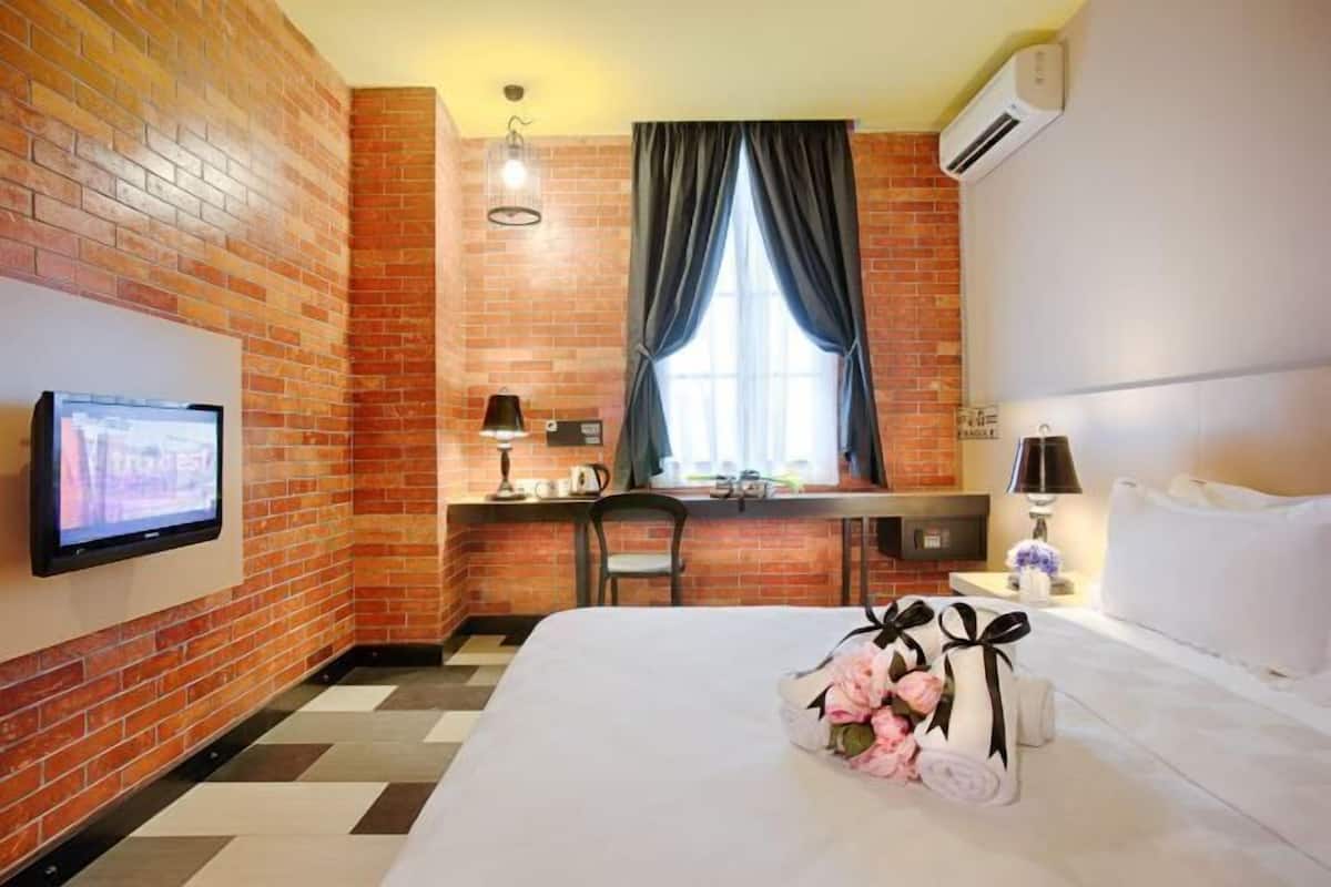 In-room safe, desk, blackout drapes, free WiFi