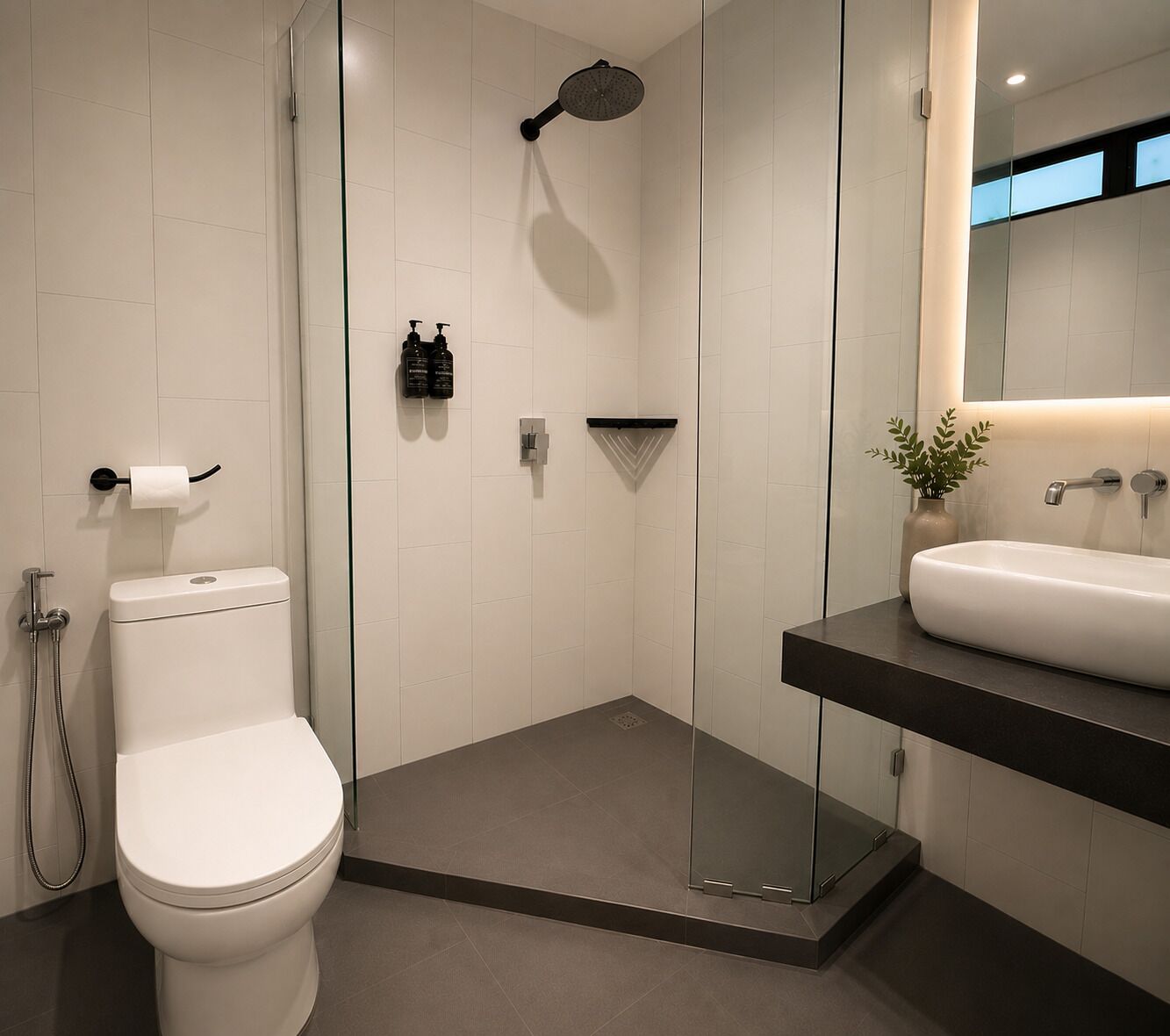 Standard Double Room | Bathroom | Shower, free toiletries, towels