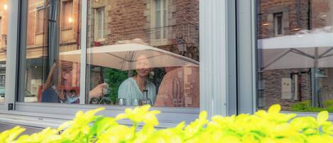 Breakfast, lunch, dinner served; French cuisine