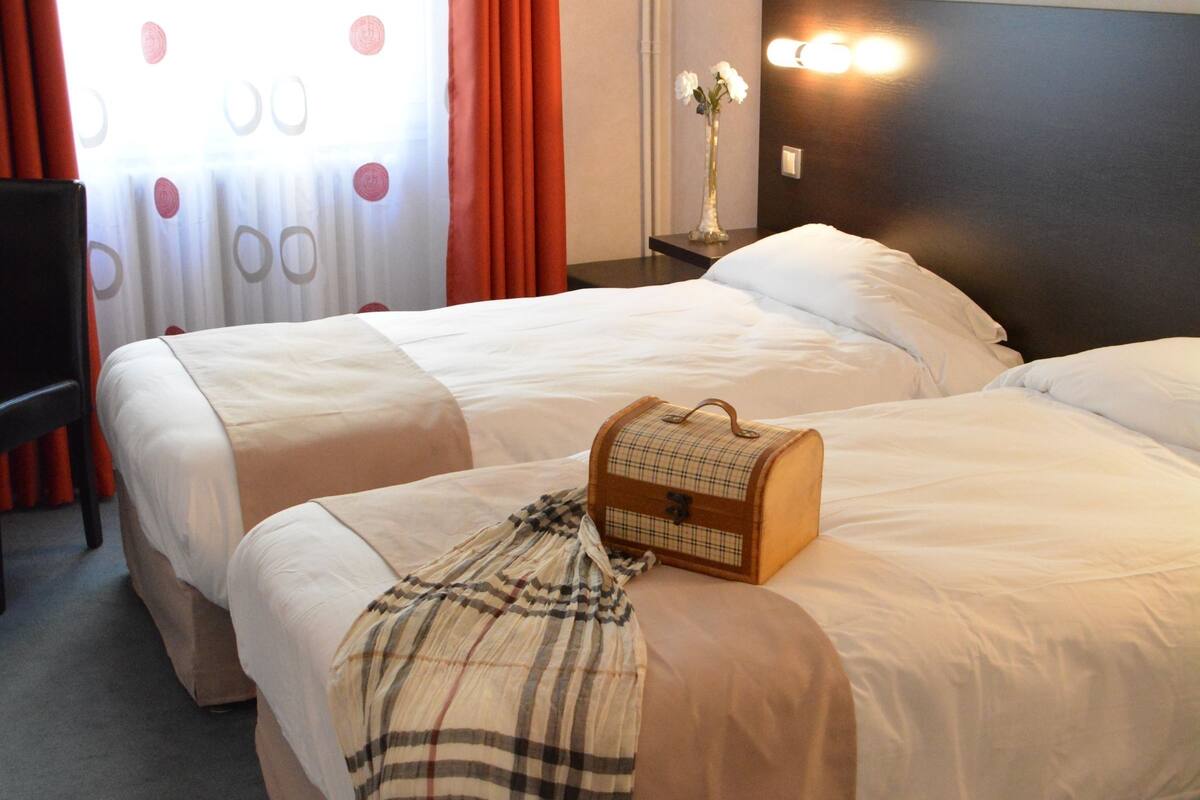 apartment, 2 bedrooms | desk, blackout curtains, cots/infant beds, rollaway beds