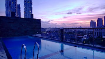 Outdoor pool, sun loungers