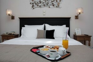 In-room safe, desk, iron/ironing board, free cribs/infant beds - Green Hill Hotel (Irakleio)