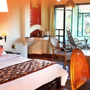 Sun Bird | Individually furnished, desk, blackout drapes, soundproofing - Camelot Resort (Devikolam)