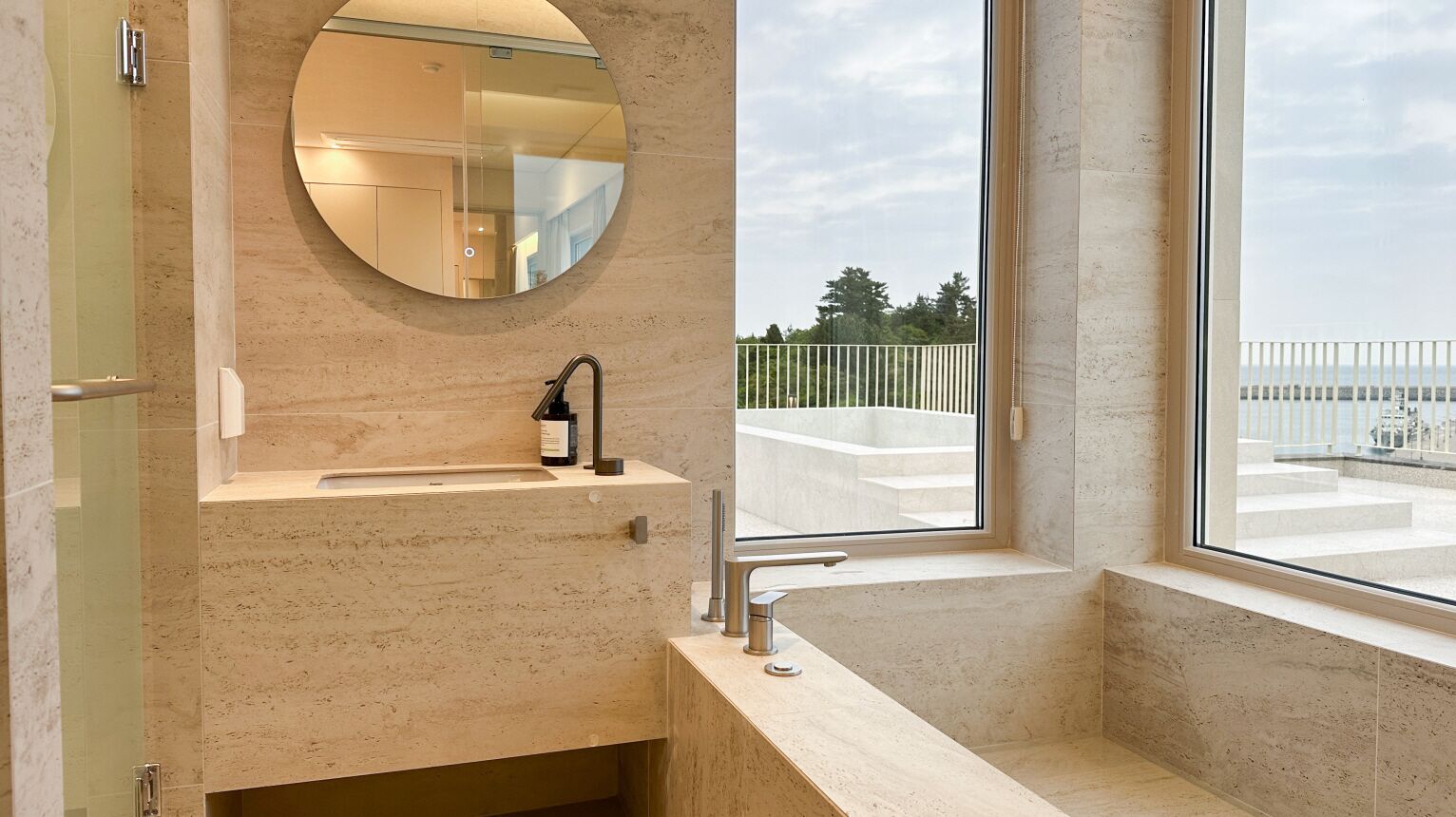 penthouse, 2 bedrooms, private pool | bathroom | hair dryer, slippers, bidet, towels