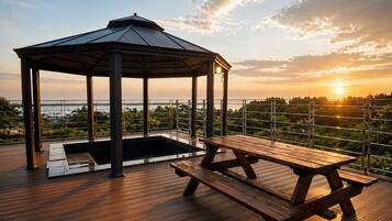 Premium Suite, 2 Bedrooms, Private Pool | Private spa tub