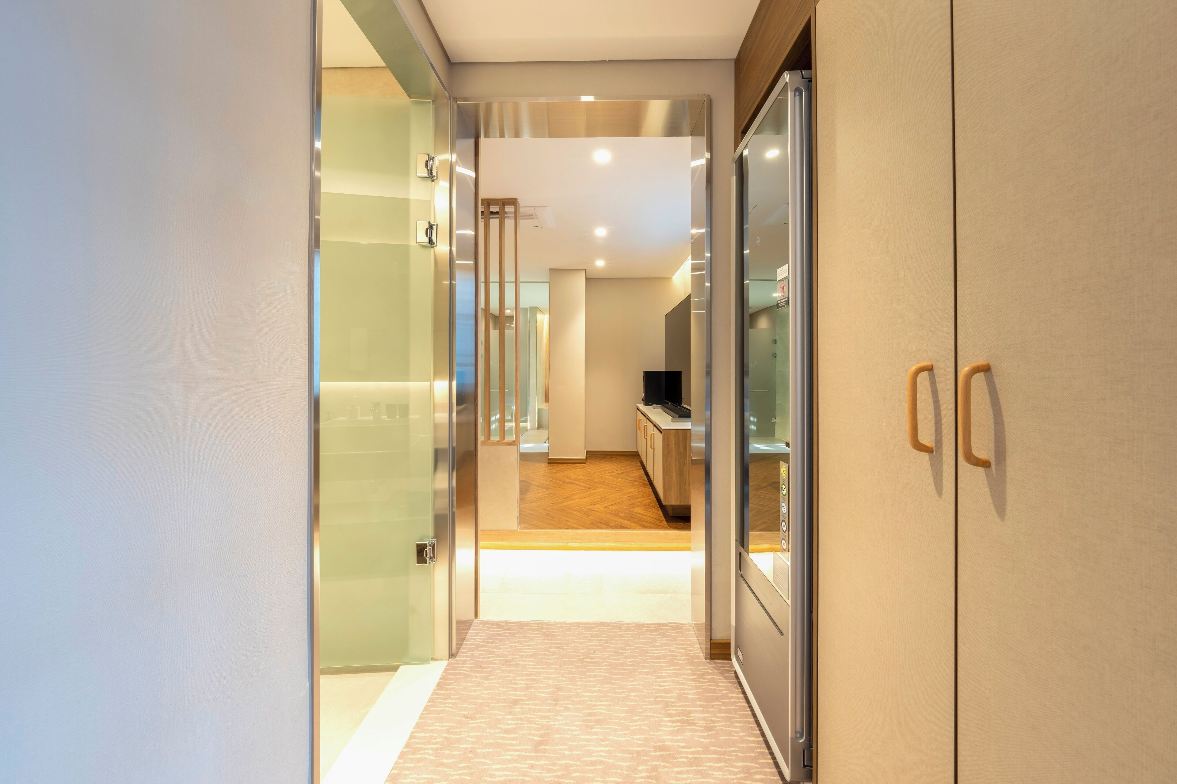 royal pool suite a - free breakfast for 2 (rice noodle) | 1 bedroom, premium bedding, down duvets, in-room safe