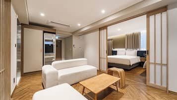 Royal Pool Suite B - Free Breakfast for 2 (Rice Noodle) | Zona de estar | Una televisión de pantalla plana, Netflix, servicios de streaming