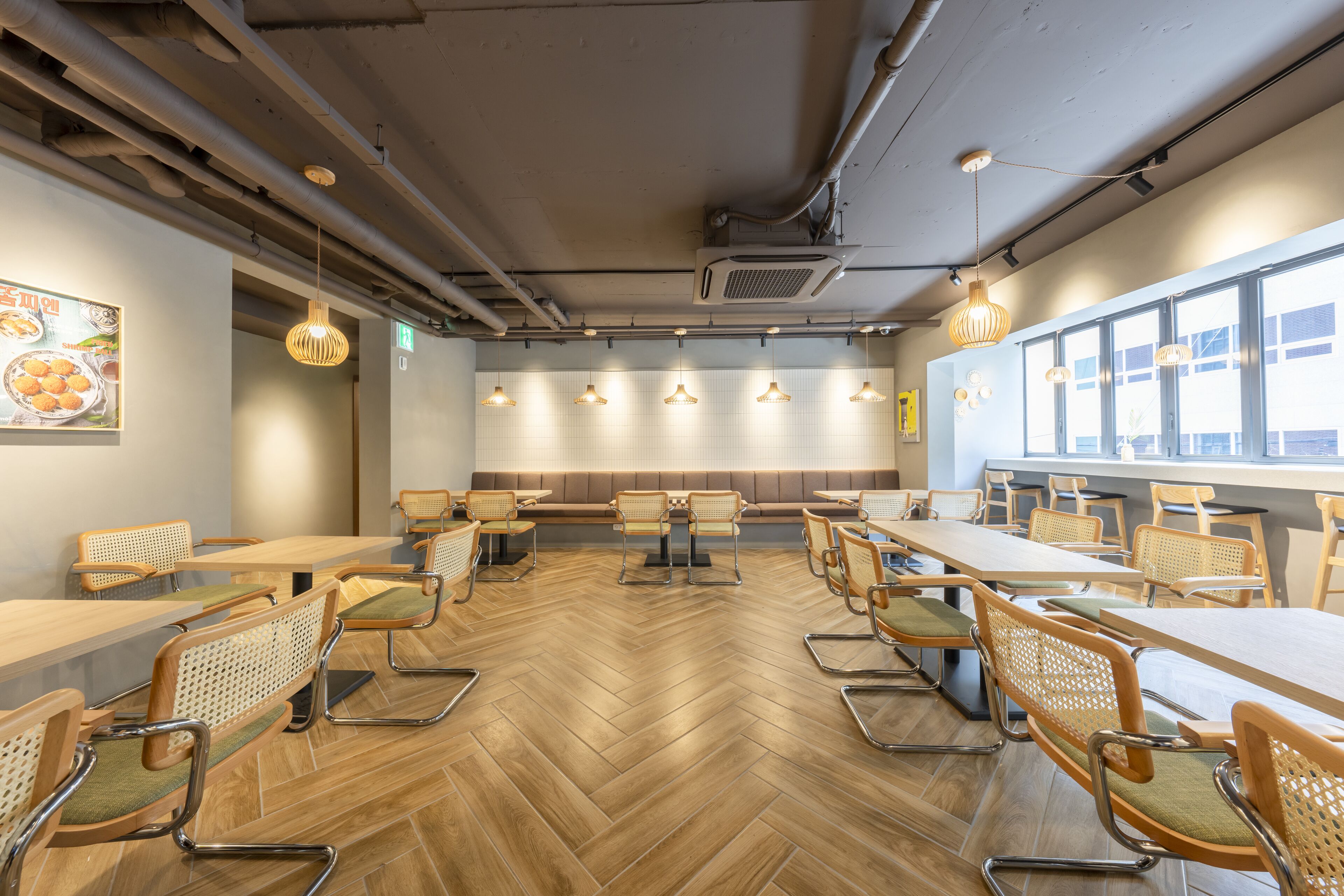 Daily cooked-to-order breakfast (KRW 12900 per person)