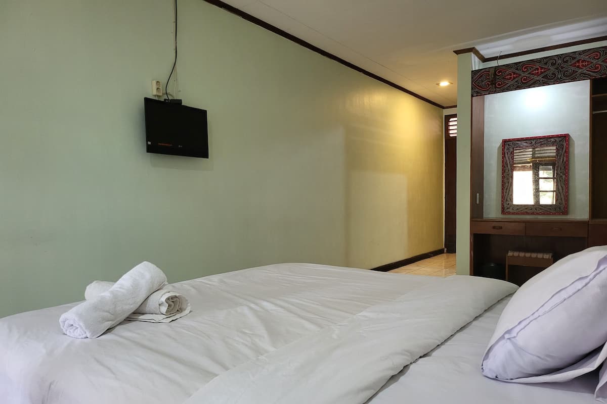 Chambre Double Deluxe, 1 grand lit, salle de bains privée, vue lac