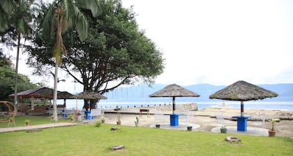 Pandu Lakeside Hotel Tuktuk