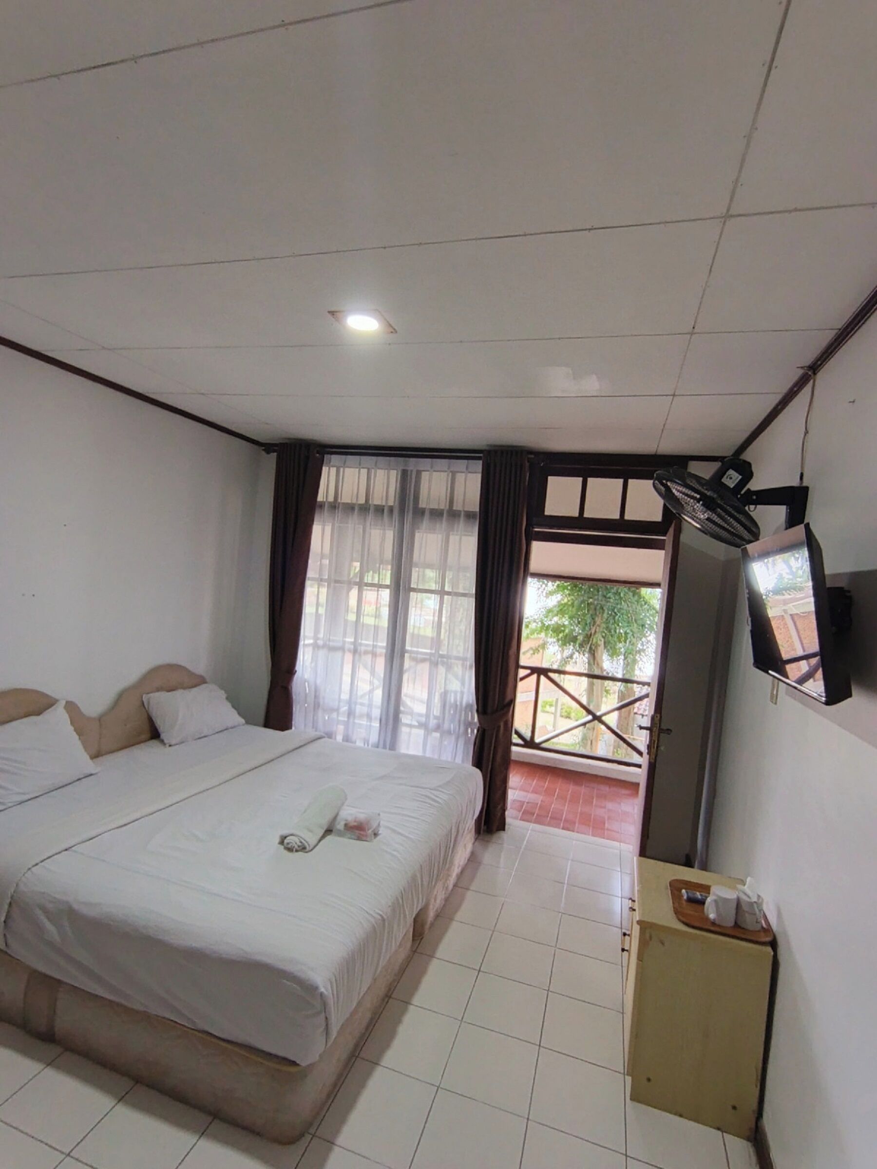 高級雙人房 | 免費無線上網、床單