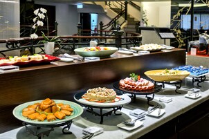 Daily self-serve breakfast (TWD 429 per person)