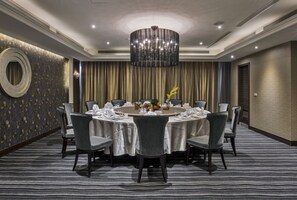 2 restaurants; breakfast, lunch, and dinner served - The Carlton Hsinchu (Hsinchu)