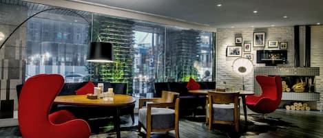 2 restaurants servant le petit déjeuner