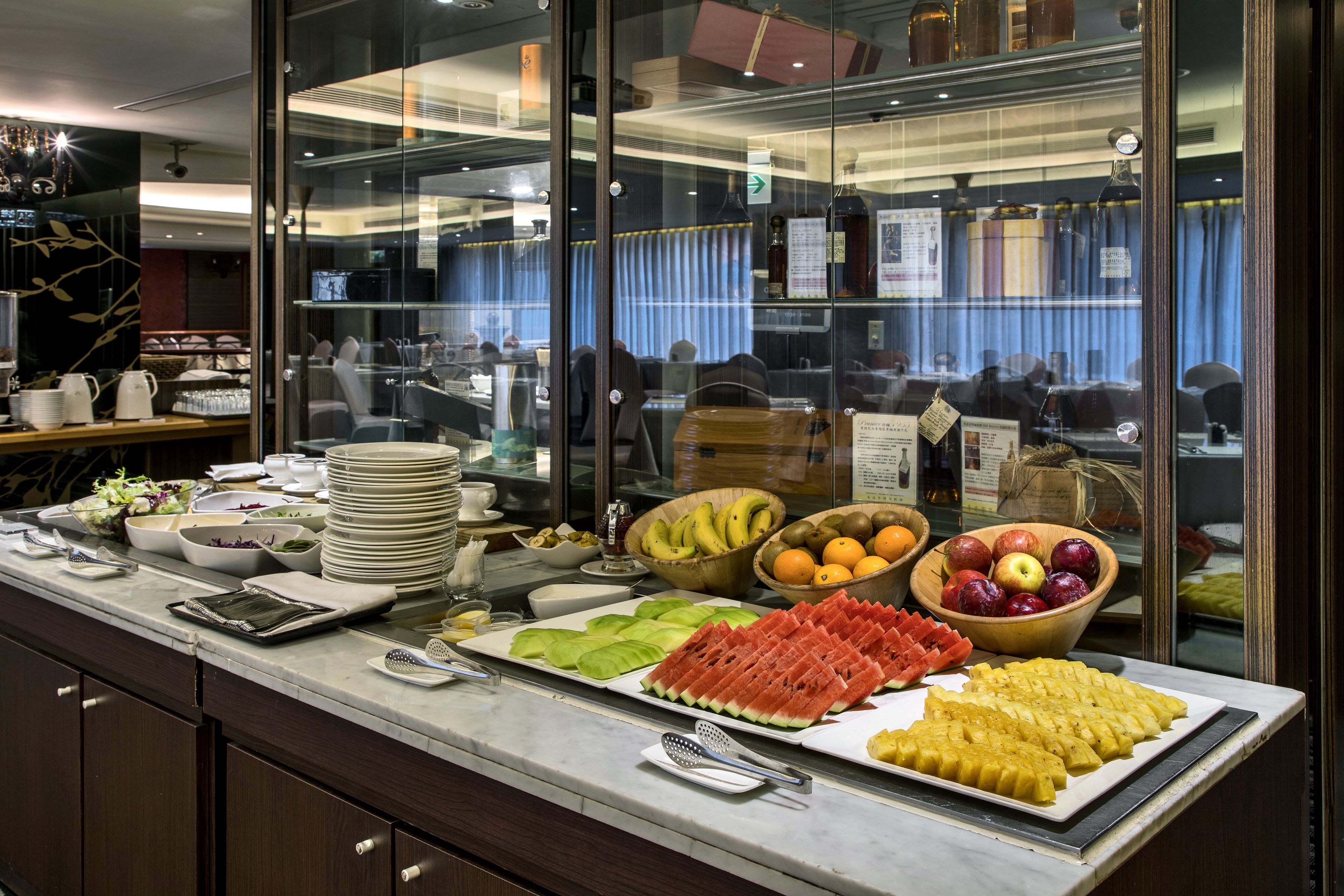 daily self-service breakfast (twd 429 per person)