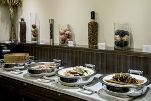 Colazione self-service a pagamento, servita tutte le mattine 