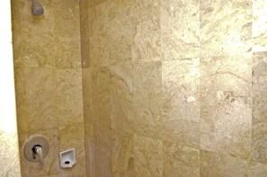 Deluxe Room | Bathroom shower - Indi Bali Hotel Sanur (Denpasar)