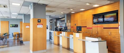 Televisión LCD de 32 pulgadas con canales por cable, una televisión