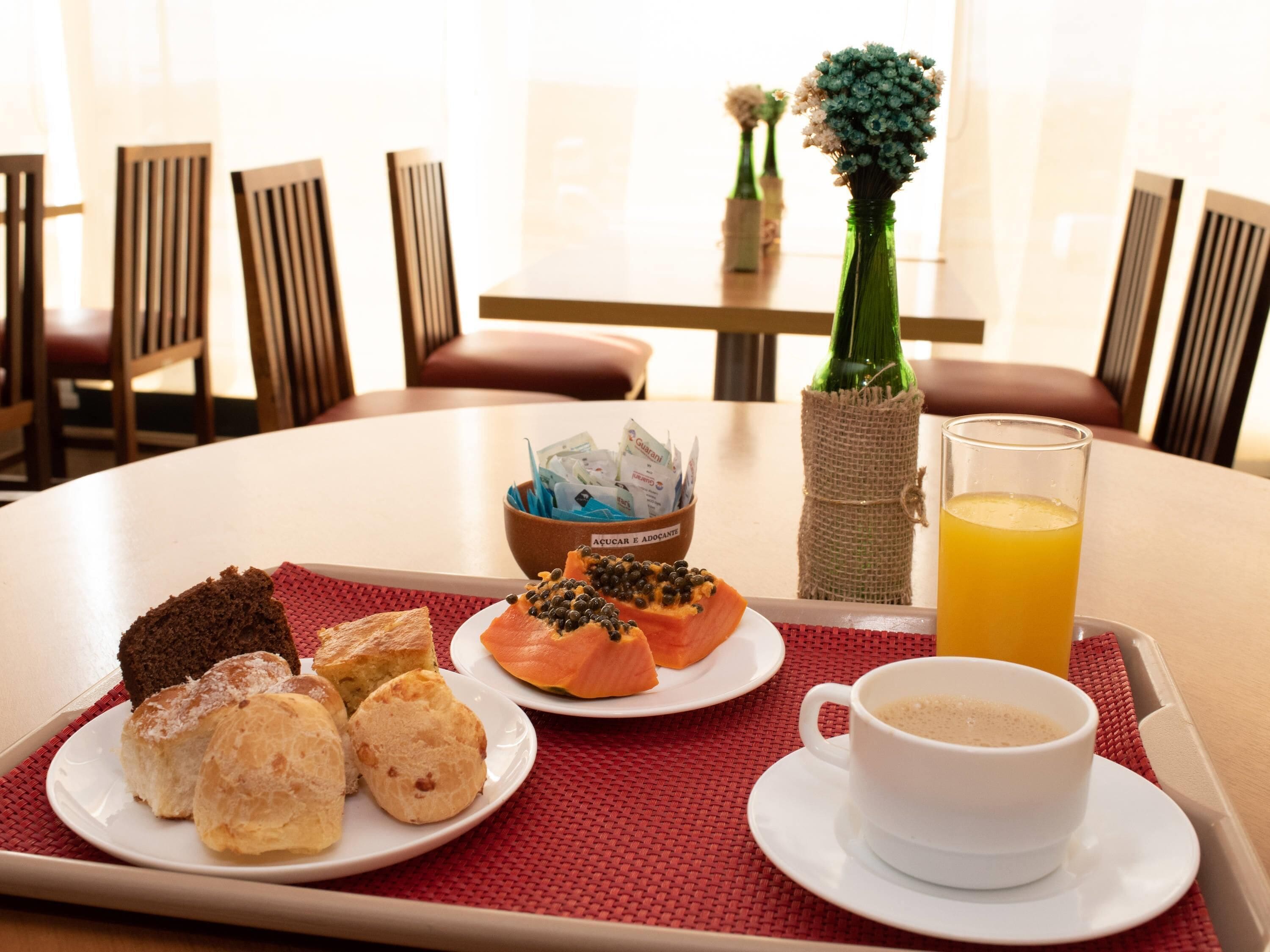 Daily buffet breakfast (BRL 29 per person)