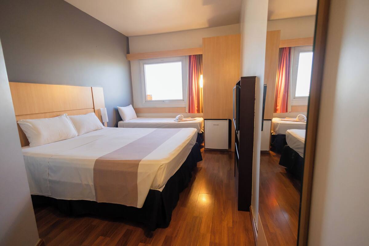 Standard Room, 1 Double Bed | Minibar, desk, soundproofing, free cots/infant beds