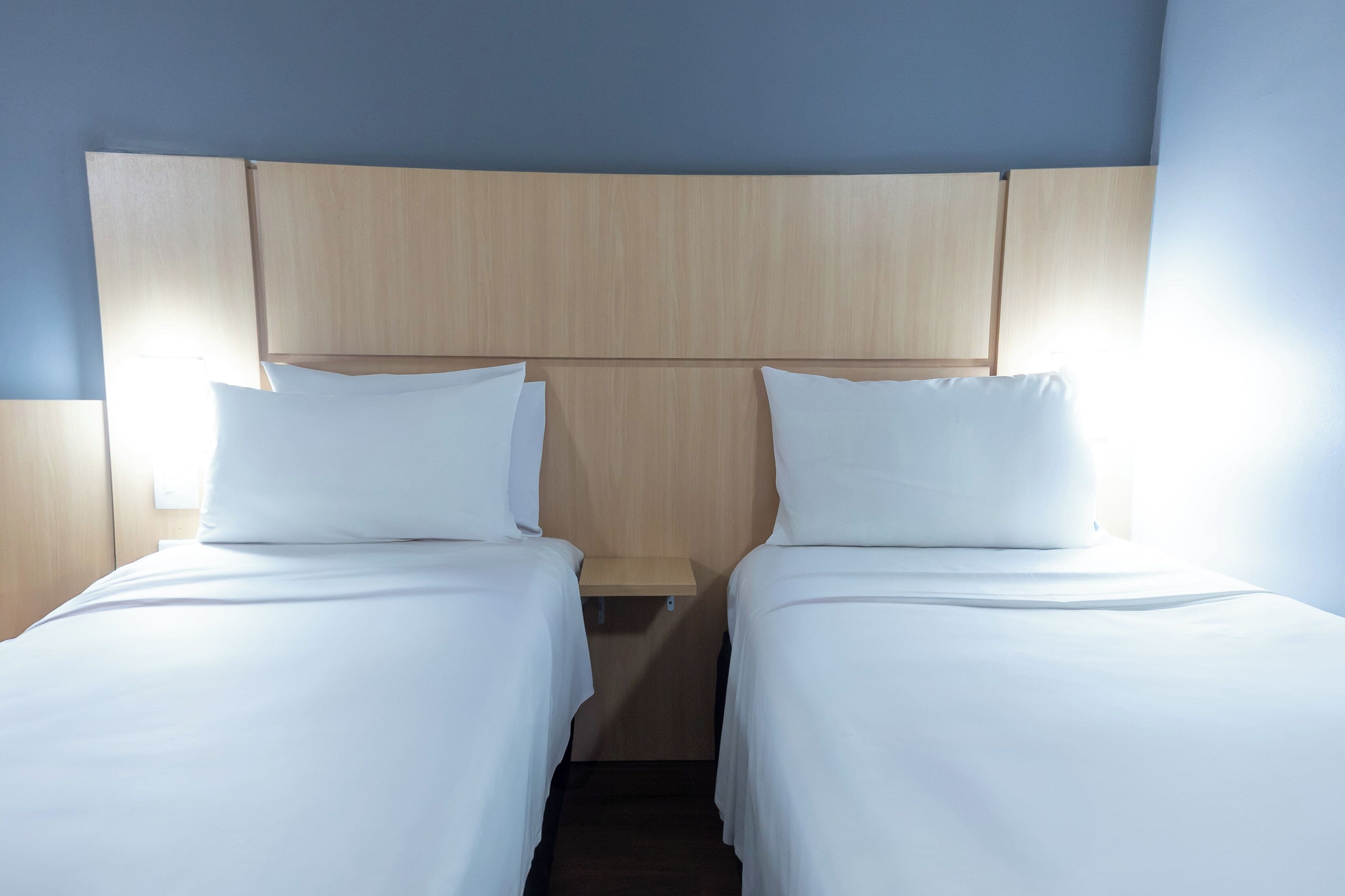 standard room, 2 single beds | minibar, desk, soundproofing, free cots/infant beds