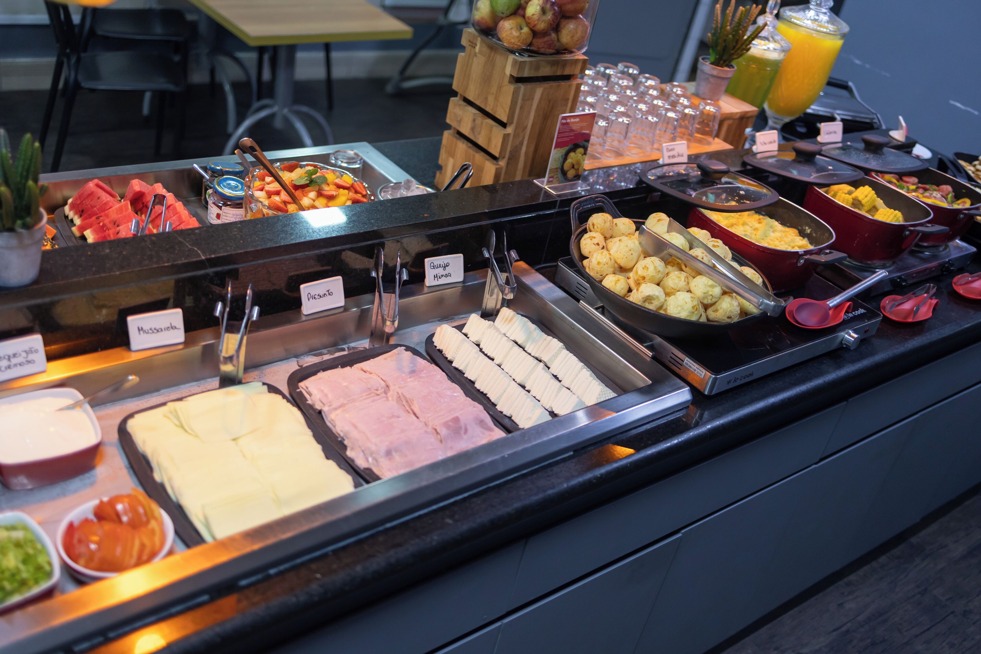 daily buffet breakfast (brl 29 per person)