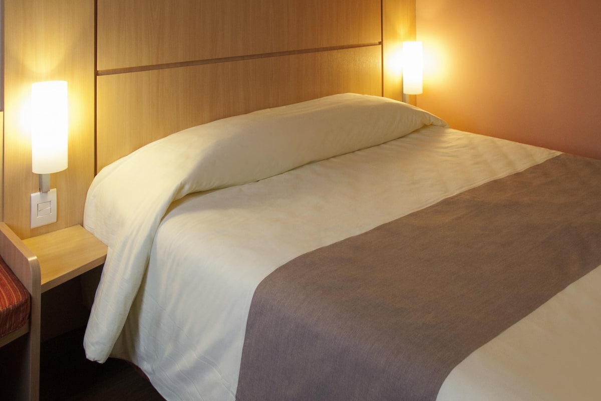 Standard Apartment, 1 Double Bed, Accessible | Minibar, desk, soundproofing, free cots/infant beds