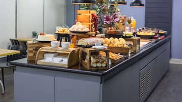Desayuno buffet todos los días (con cargo)