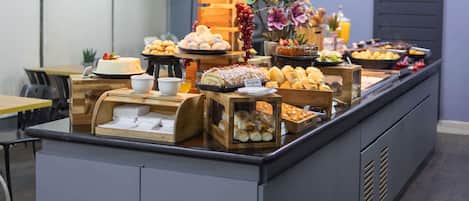 Daily buffet breakfast for a fee