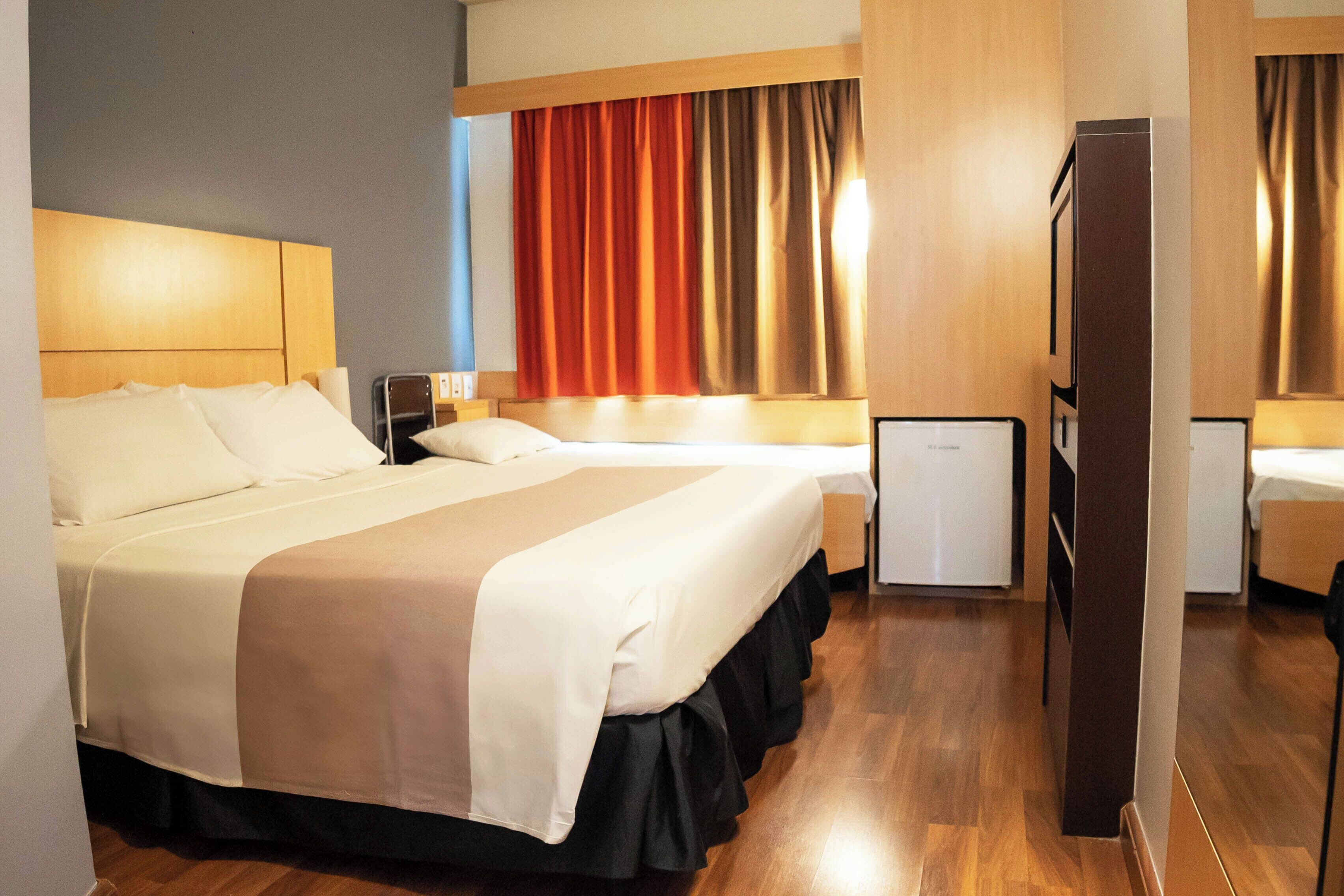 Standard Room, 1 Double Bed | Minibar, desk, soundproofing, free cribs/infant beds