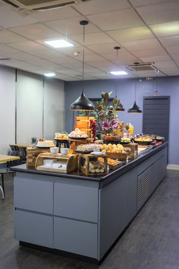 Breakfast and dinner served - ibis Contagem Ceasa (Contagem)