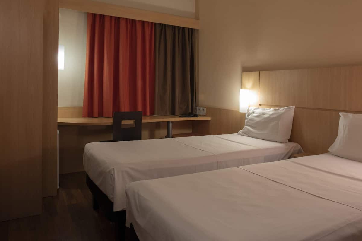 Standard Room, 2 Single Beds | Minibar, desk, soundproofing, free cots/infant beds