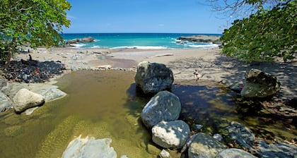 El Sano Banano Beachside Hotel