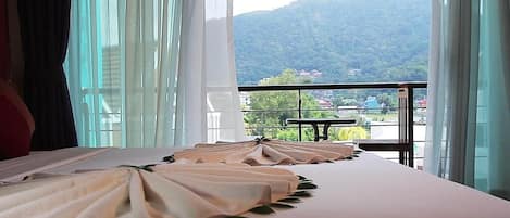 Premium bedding, minibar, in-room safe, free cribs/infant beds