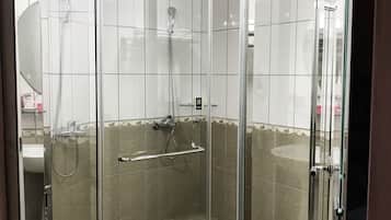 Family Quadruple Room, 2 Double Beds | Bathroom