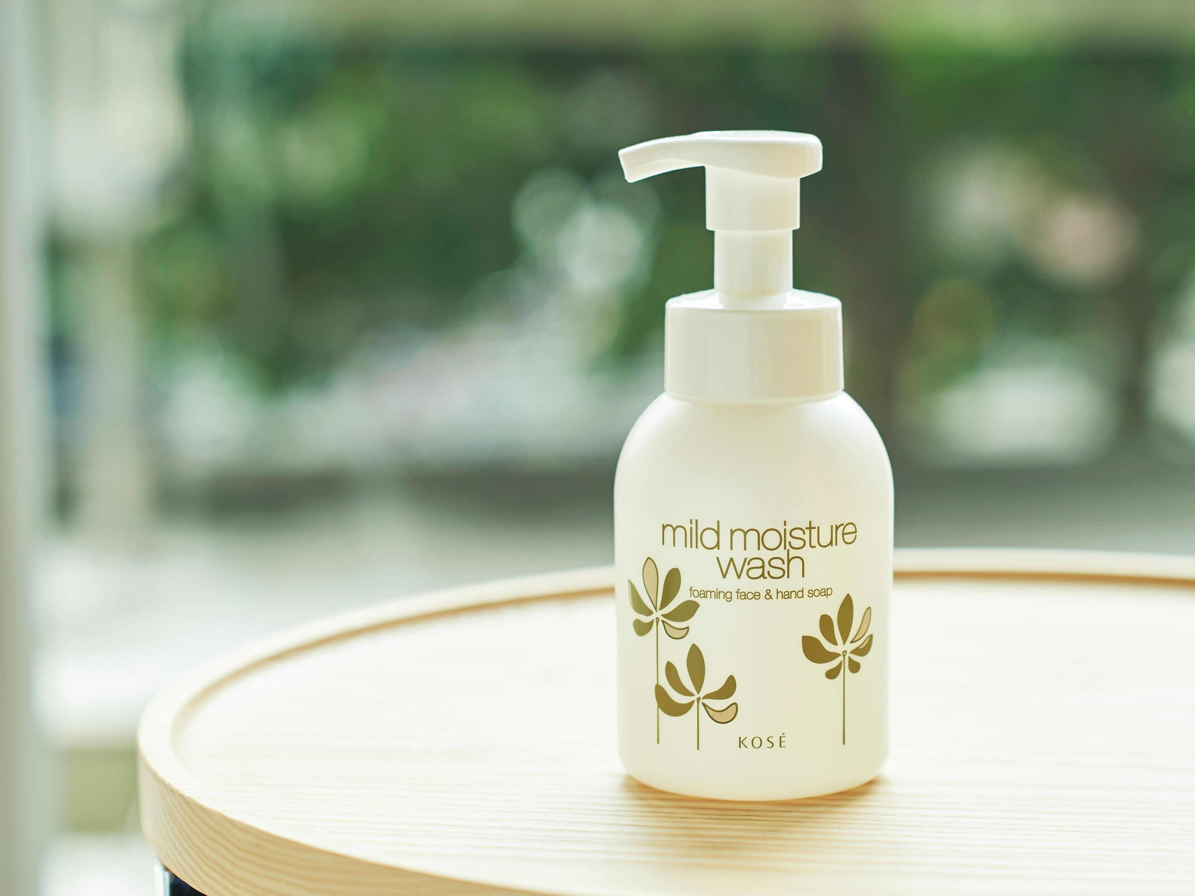 combined shower/bathtub, hair dryer, slippers, electronic bidet