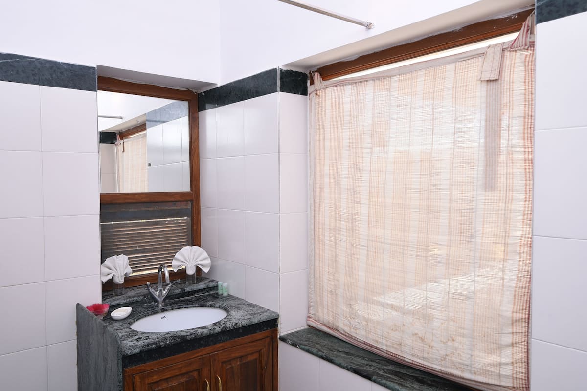 free toiletries, bidet, towels