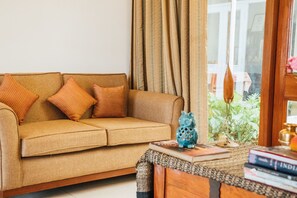 LCD TV, books - Devra Udaipur (Udaipur)