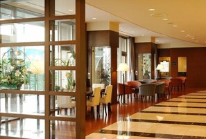 Lobby - Tachikawa Washington Hotel (Tachikawa)