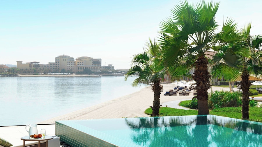 The Ritz-Carlton Abu Dhabi, Grand Canal