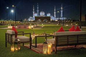 Dinner served - The Ritz-Carlton Abu Dhabi, Grand Canal (Abu Dhabi)