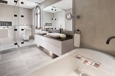 The Ritz Carlton Abu Dhabi, Grand Canal - Image 36