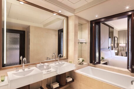 The Ritz Carlton Abu Dhabi, Grand Canal - Image 102